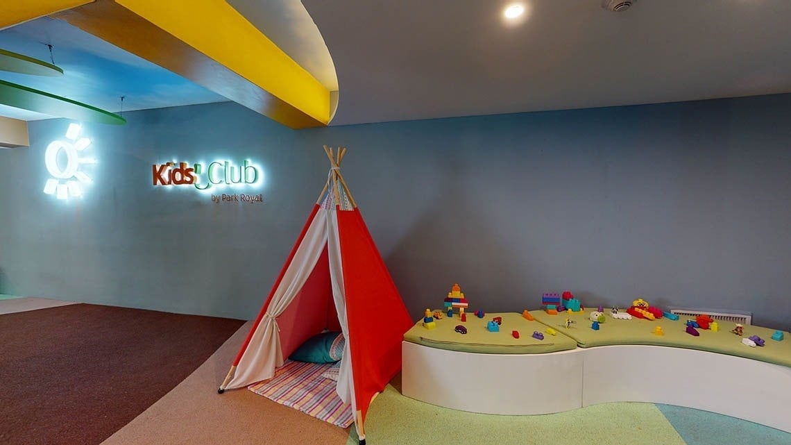 Sala de juegos con tienda de indio en Hotel Grand Park Royal Puerto Vallarta, Pacífico mexicano 