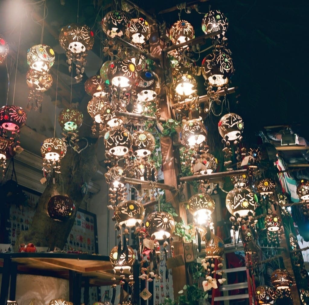 Imagen de las famosas lámparas de de Jellyfish Lamp