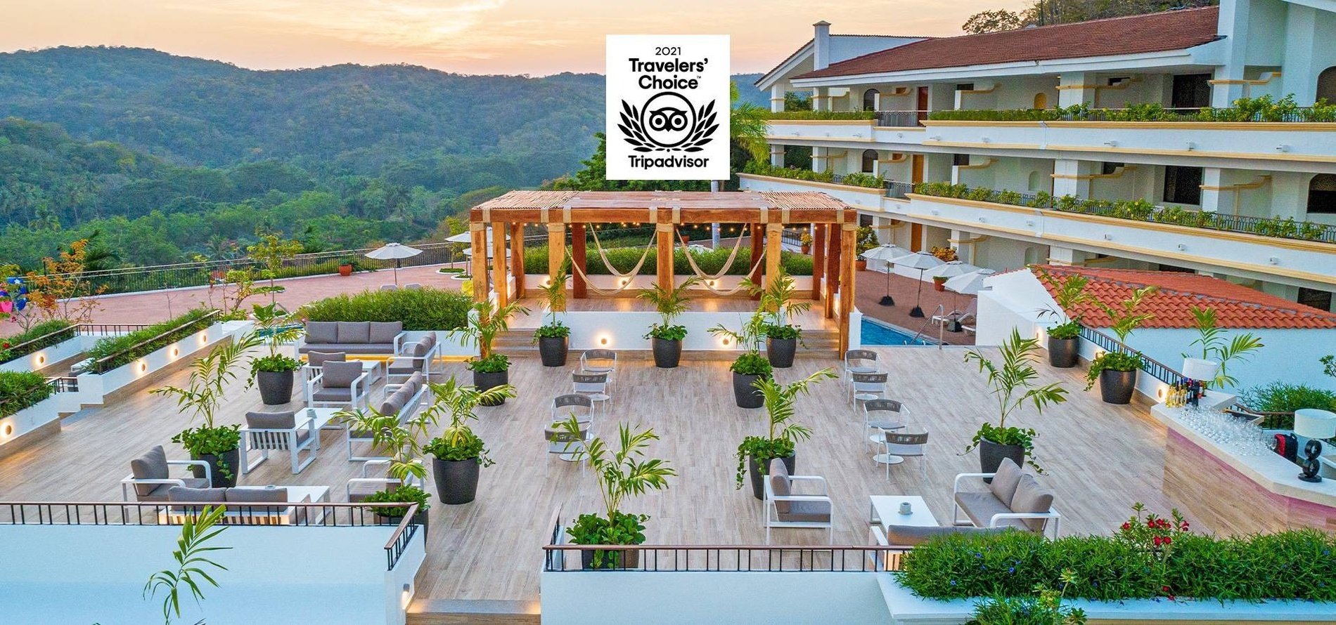 Travelers Choice 2021 Award by TripAdvisor to the Park Royal Beach Huatulco Hotel in Mexico