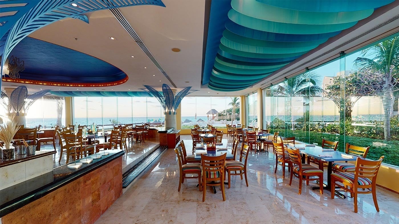 Restaurante del Hotel Park Royal Beach Cancún con vistas al Caribe Mexicano. Reserva web oficial.