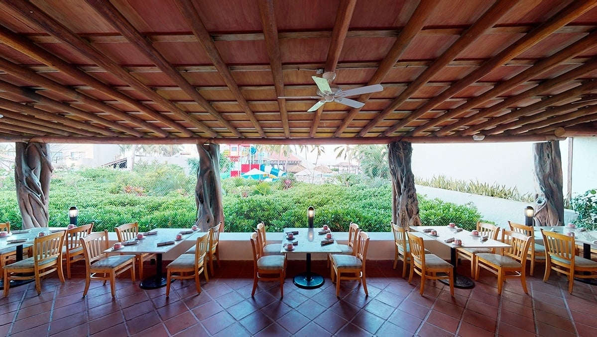 Country-style Veranda Buffet Restaurant at Park Royal Beach Ixtapa