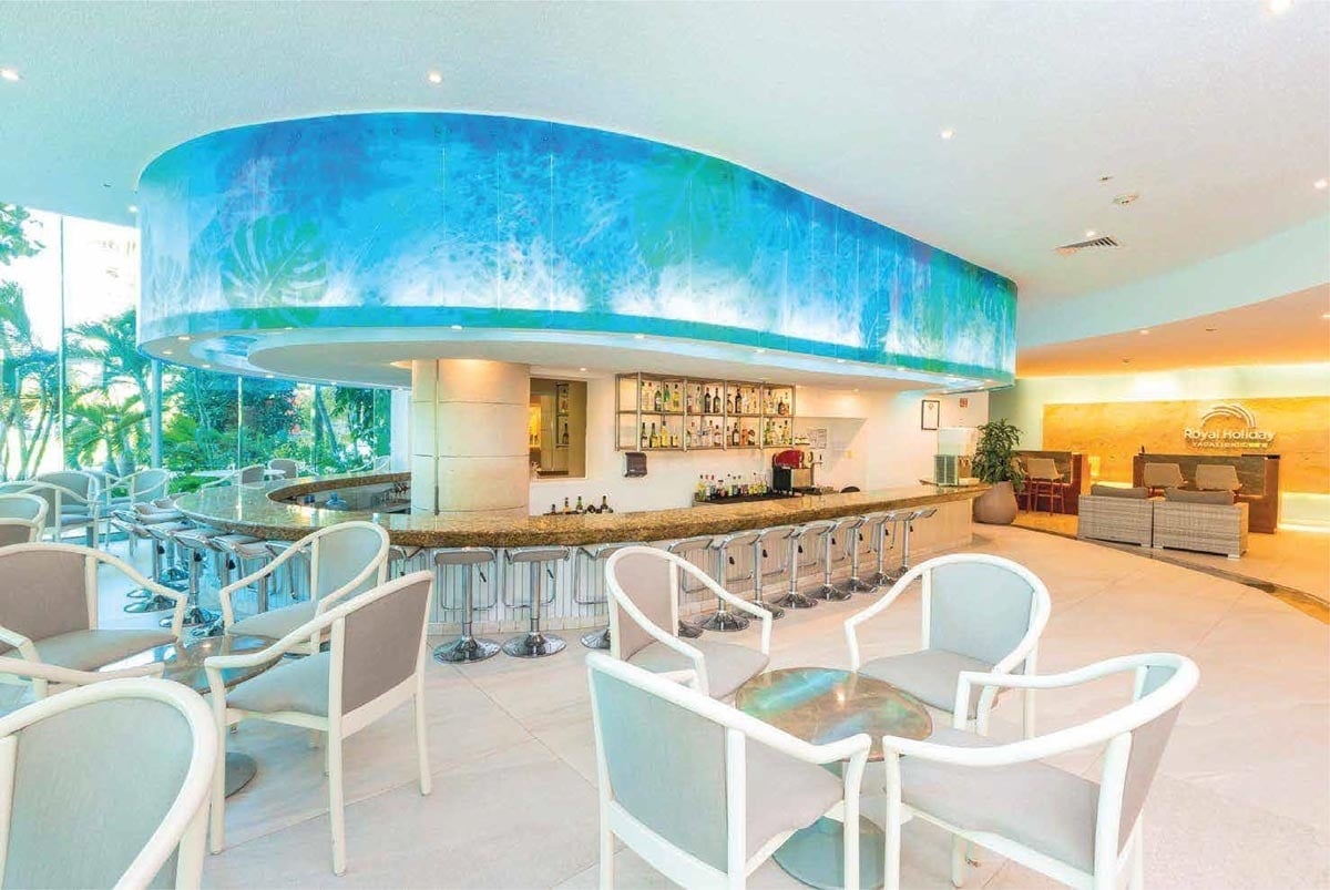 Lobby Bar ofrece bebidas nacionales y cócteles en el Hotel Park Royal Beach Cancún