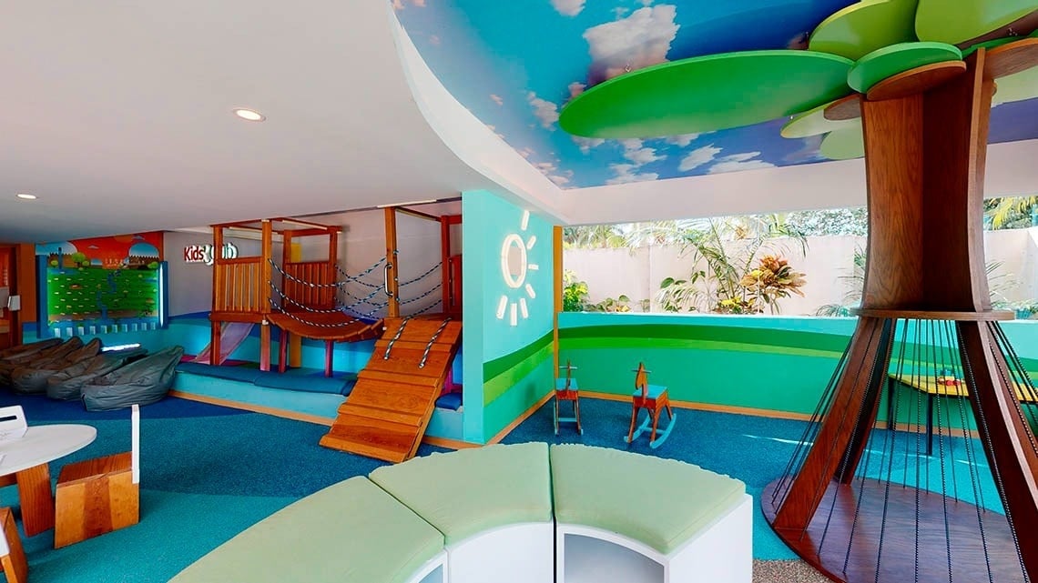 Área infantil com escorregas no Grand Park Royal Cozumel Hotel