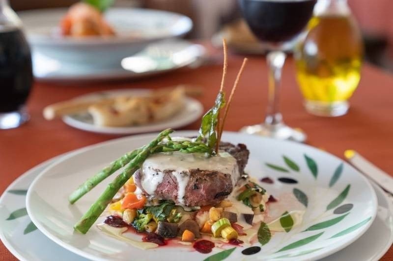 Meat dish with vegetables, enjoy the all-inclusive plan of the Hotel Grand Park Royal Puerto Vallarta
