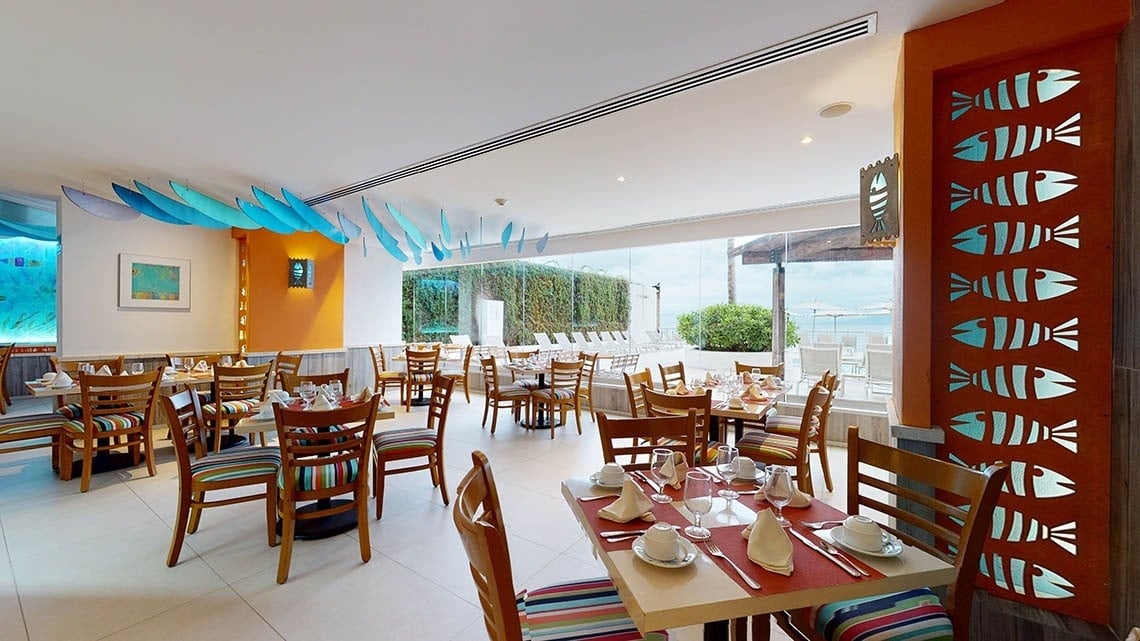 Interior and exterior area of the El Pescador restaurant at the Hotel Grand Park Royal Puerto Vallarta