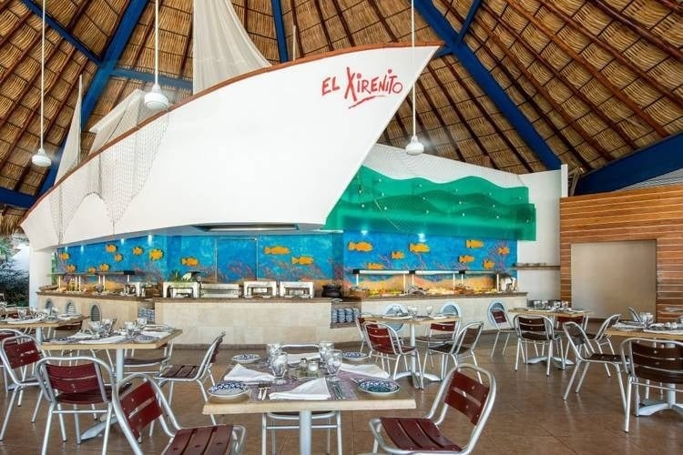 El Pescador Restaurant buffet of fish and international gastronomy in Park Royal Beach Acapulco