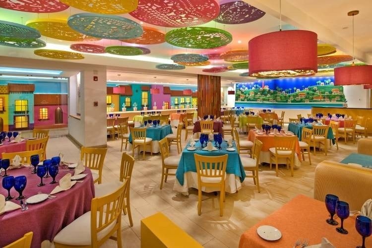 Decoração do restaurante Frida e gastronomia tradicional mexicana no Park Royal Beach Cancun
