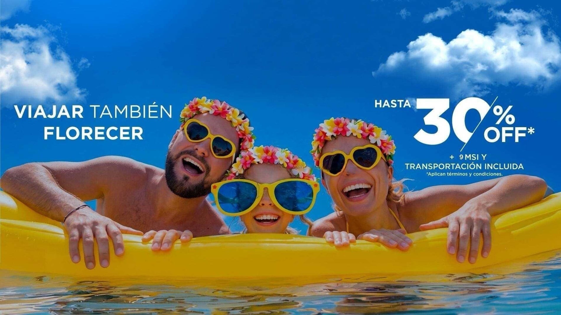 Una familia sonriente y feliz con guirnaldas de flores y gafas de sol, disfrutando de un día soleado, promociona una oferta de "HASTA 30% OFF" con transporte incluido y 9 MSI, bajo el lema "VIAJAR TAMBIÉN ES FLORECER".