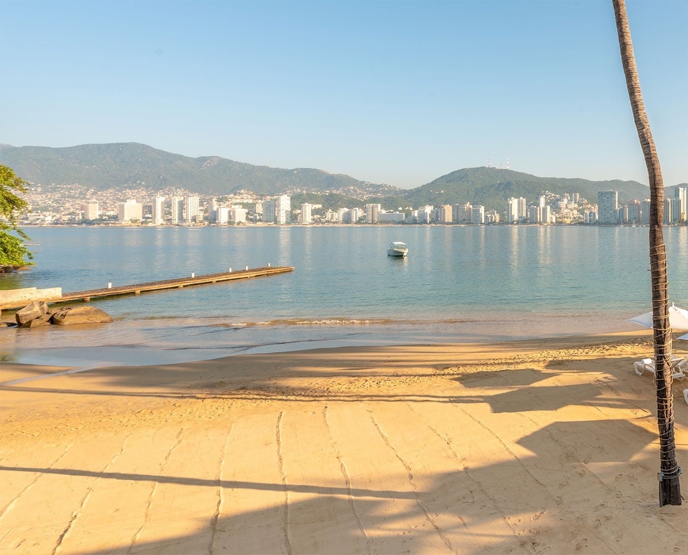 Disfruta la vista al mar y la playa desde el Hotel Park Royal Beach Acapulco, Pacífico Mexicano.