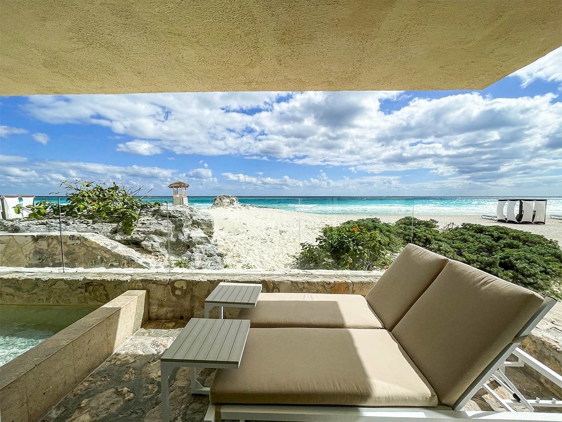 Vista de jacuzzi privado con hamacas de The Villas by Grand Park Royal Cancún 