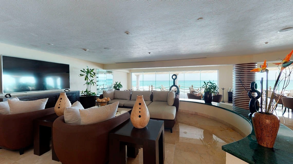Área de relaxamento com TV no Grand Park Royal Cancun Hotel