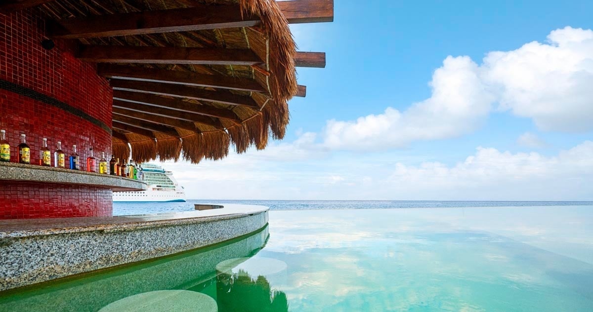 Bar in infinity pool of the Hotel Grand Park Royal Cozumel