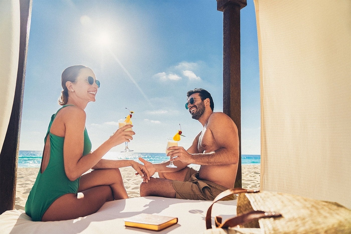 Hotel Grand Park Royal Cancun: Couple enjoys cocktails on beach. Mexican Caribbean.