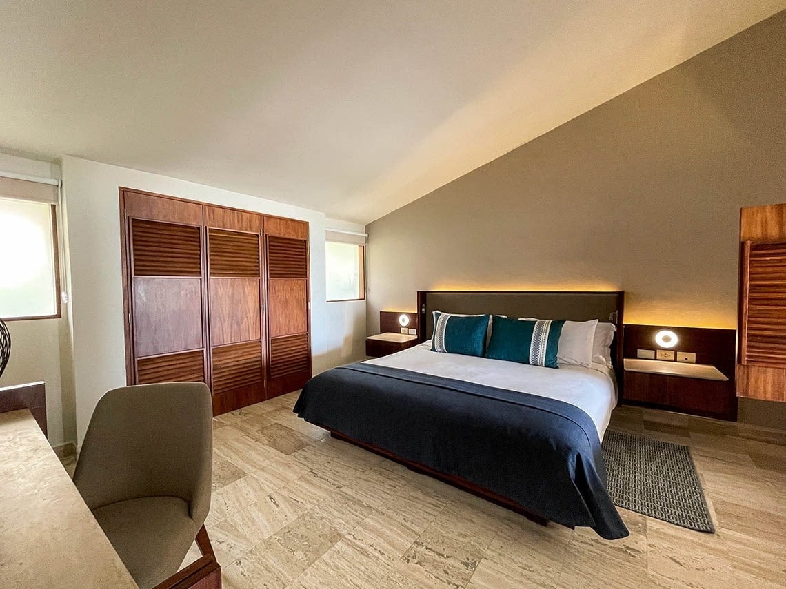 Quarto com cama king size no The Villas by Grand Park Royal Cancun