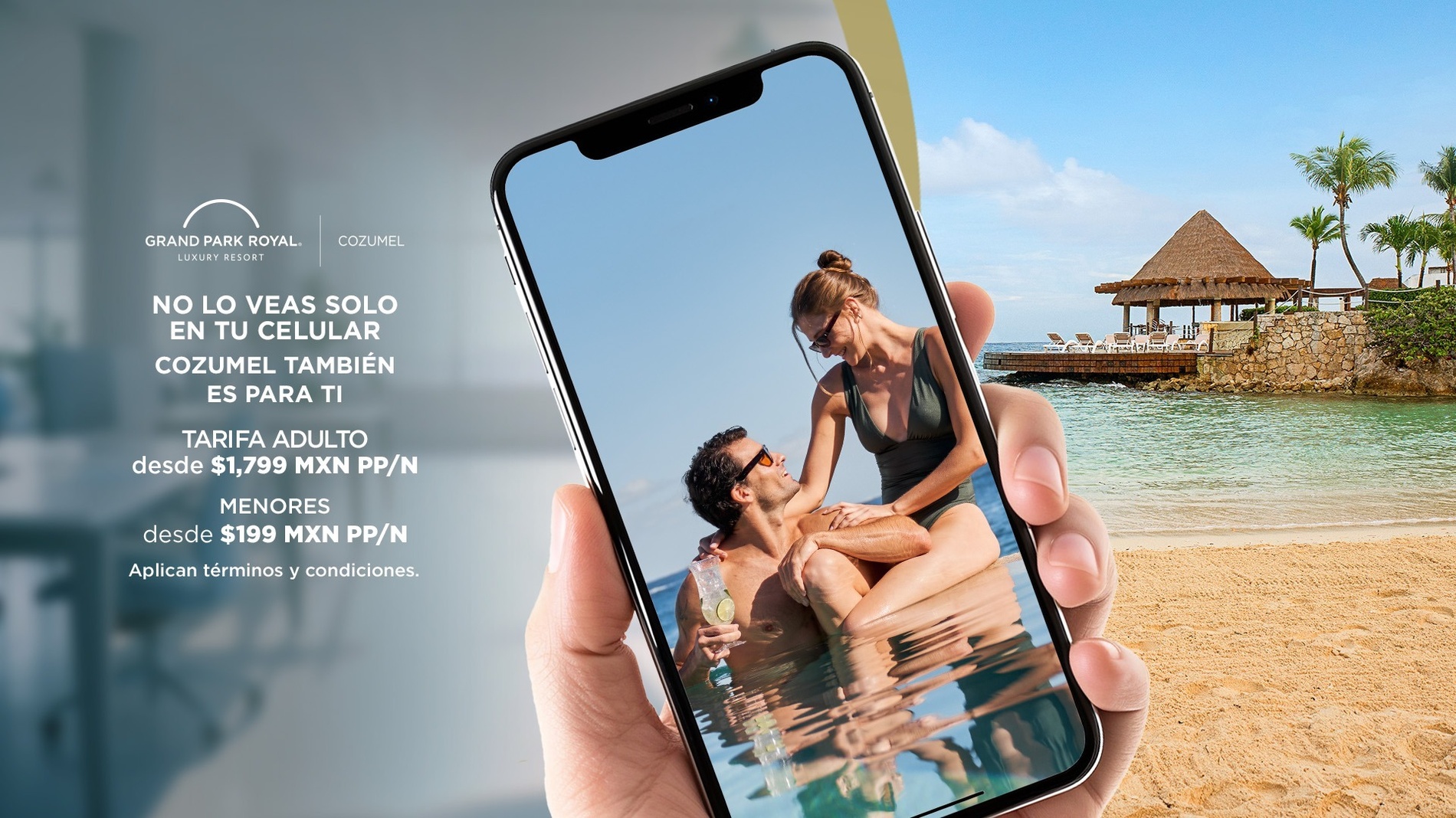 Disfruta Cozumel: pareja en piscina, playa tropical, hotel con palapa y ofertas exclusivas.