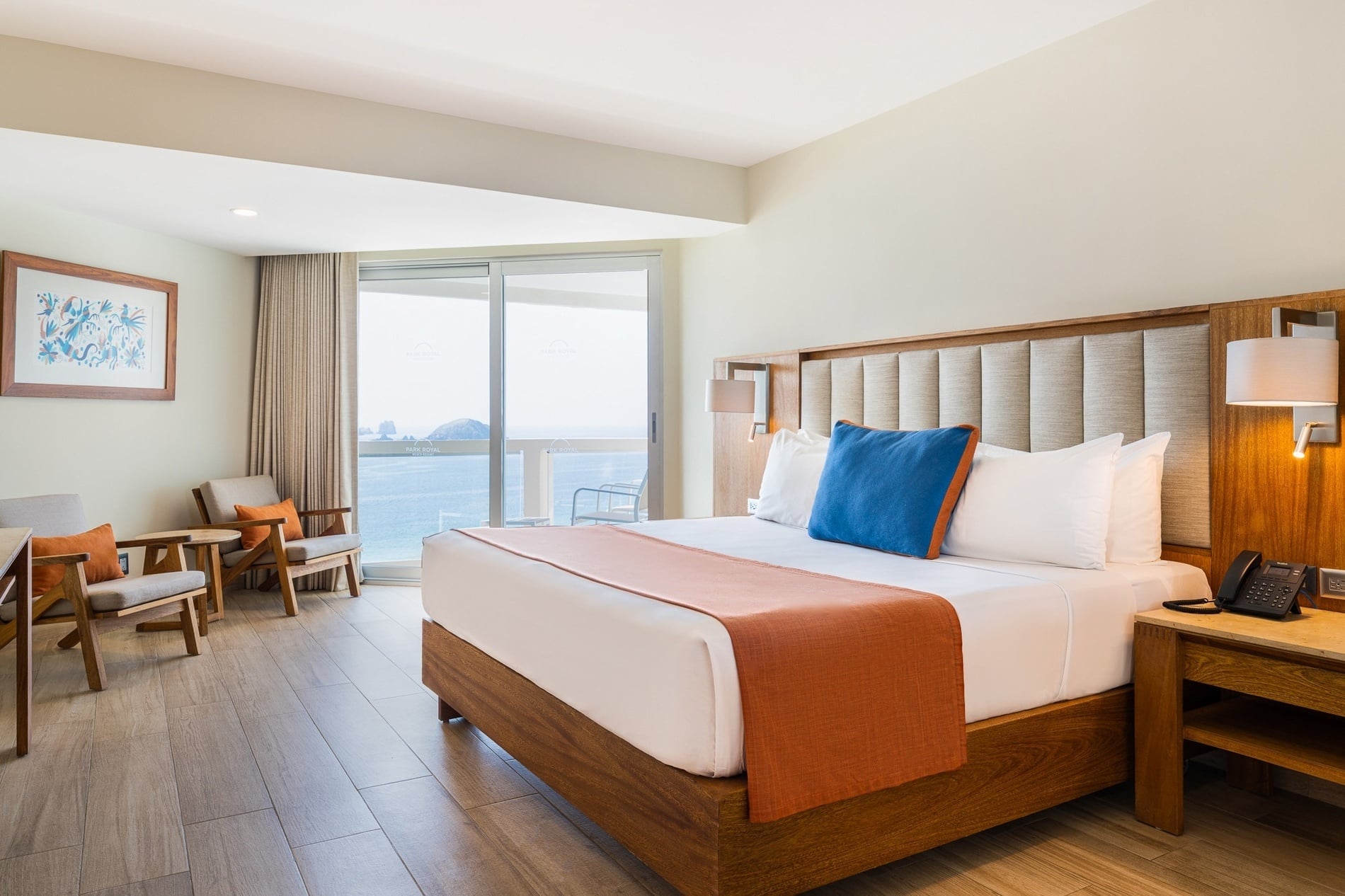 Habitación de lujo con vista al mar en Hotel Park Royal Beach Ixtapa.