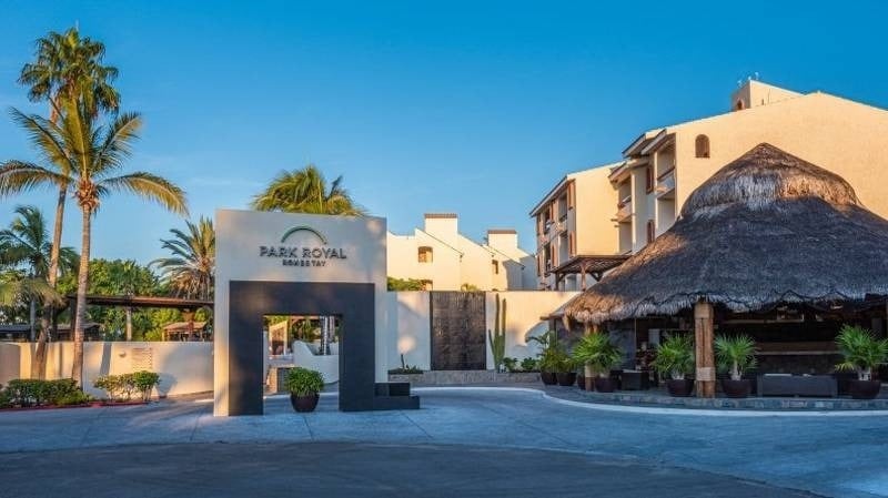 Panoramic view of the entrance to the facilities of Park Royal Homestay Los Cabos in Mexico