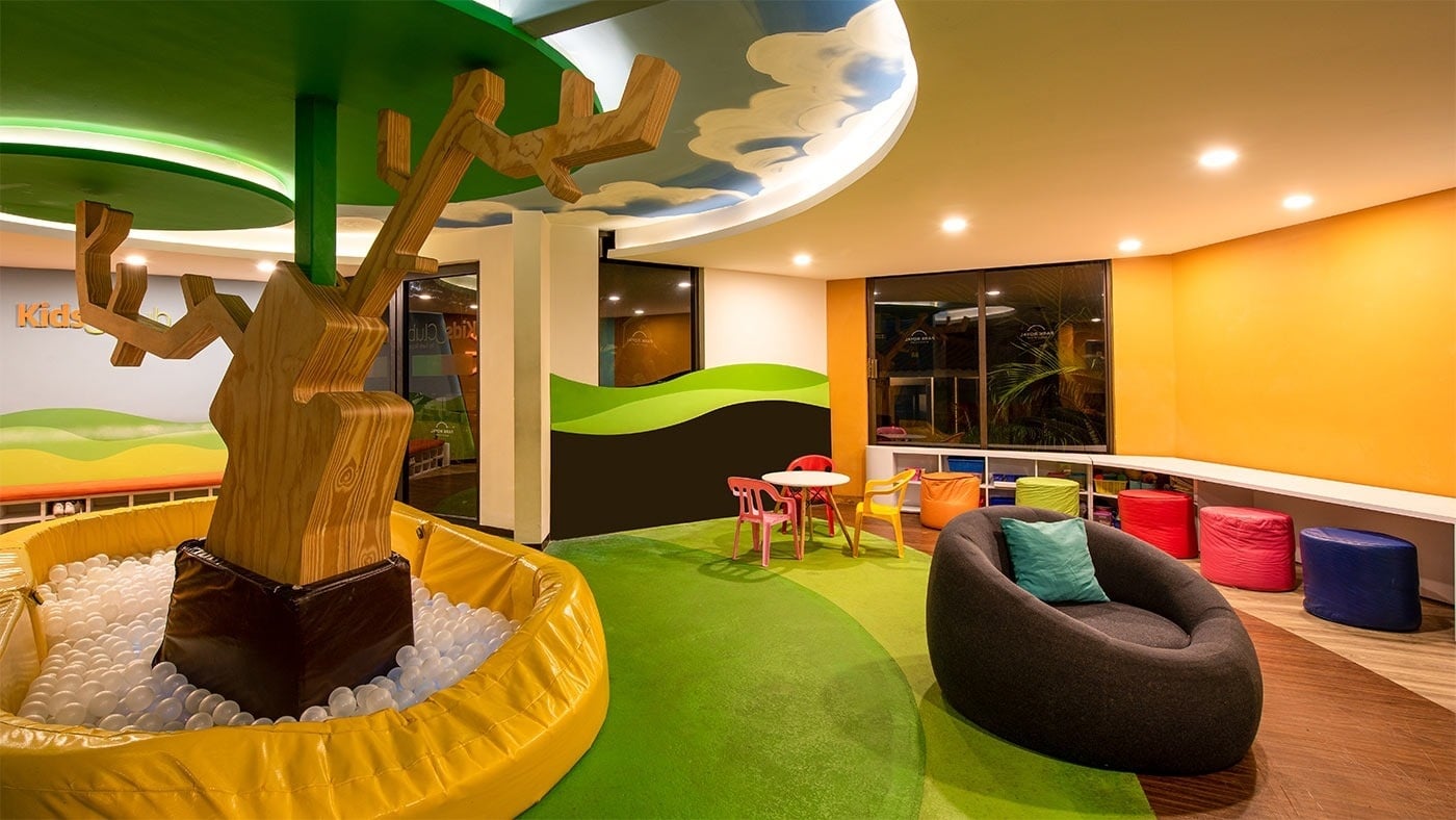 Hotel Park Royal Beach Acapulco: zona infantil con árbol y piscina de bolas.