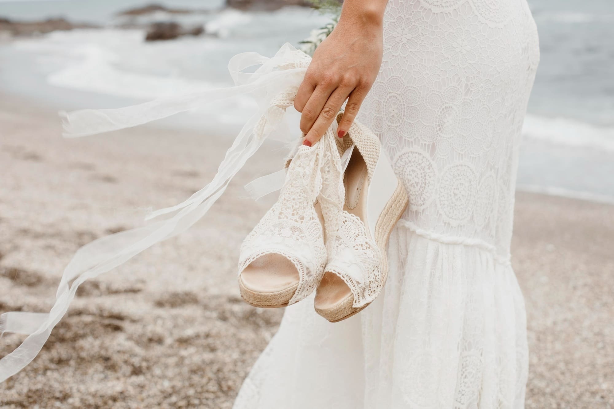 Um casamento diferente use sandálias para comemorar seu casamento