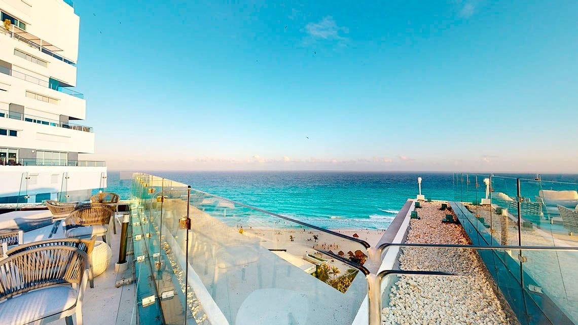 Terrace of the Sky Bar Ekinox with sea views of the Hotel Park Royal Beach Cancun
