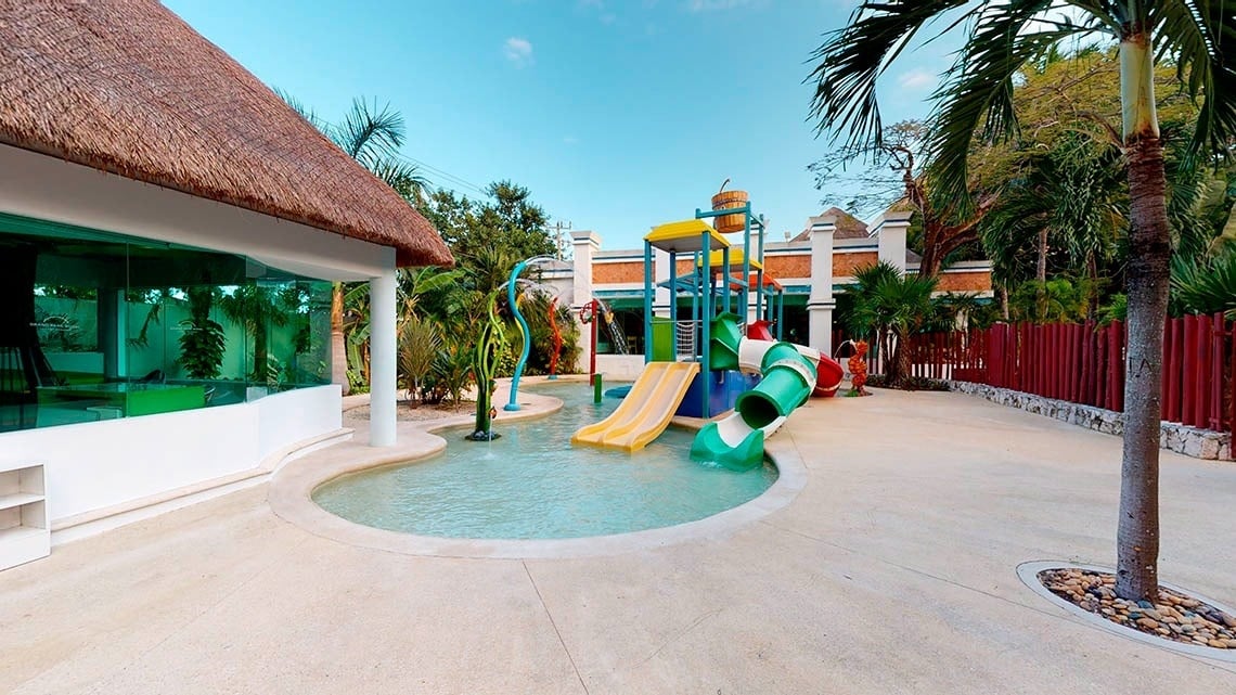 Parque acuático con piscina exterior en el Hotel Grand Park Royal Cozumel
