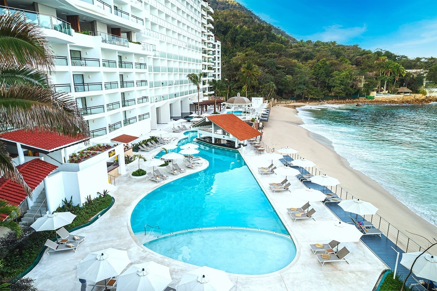 Hotel Grand Park Royal Puerto Vallarta | Pacífico Mexicano: piscina frente al mar y playa.