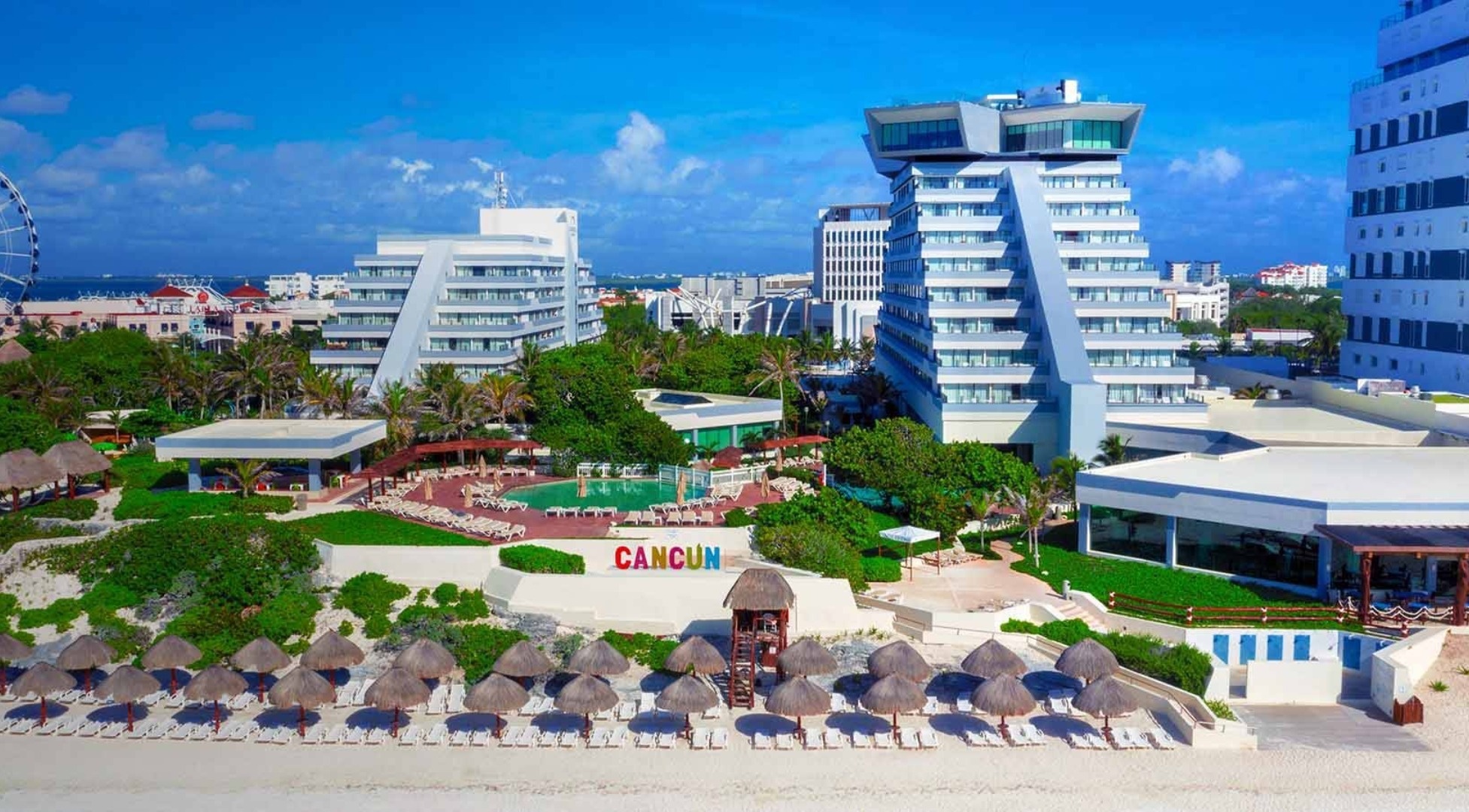 una vista aérea de un hotel en cancun