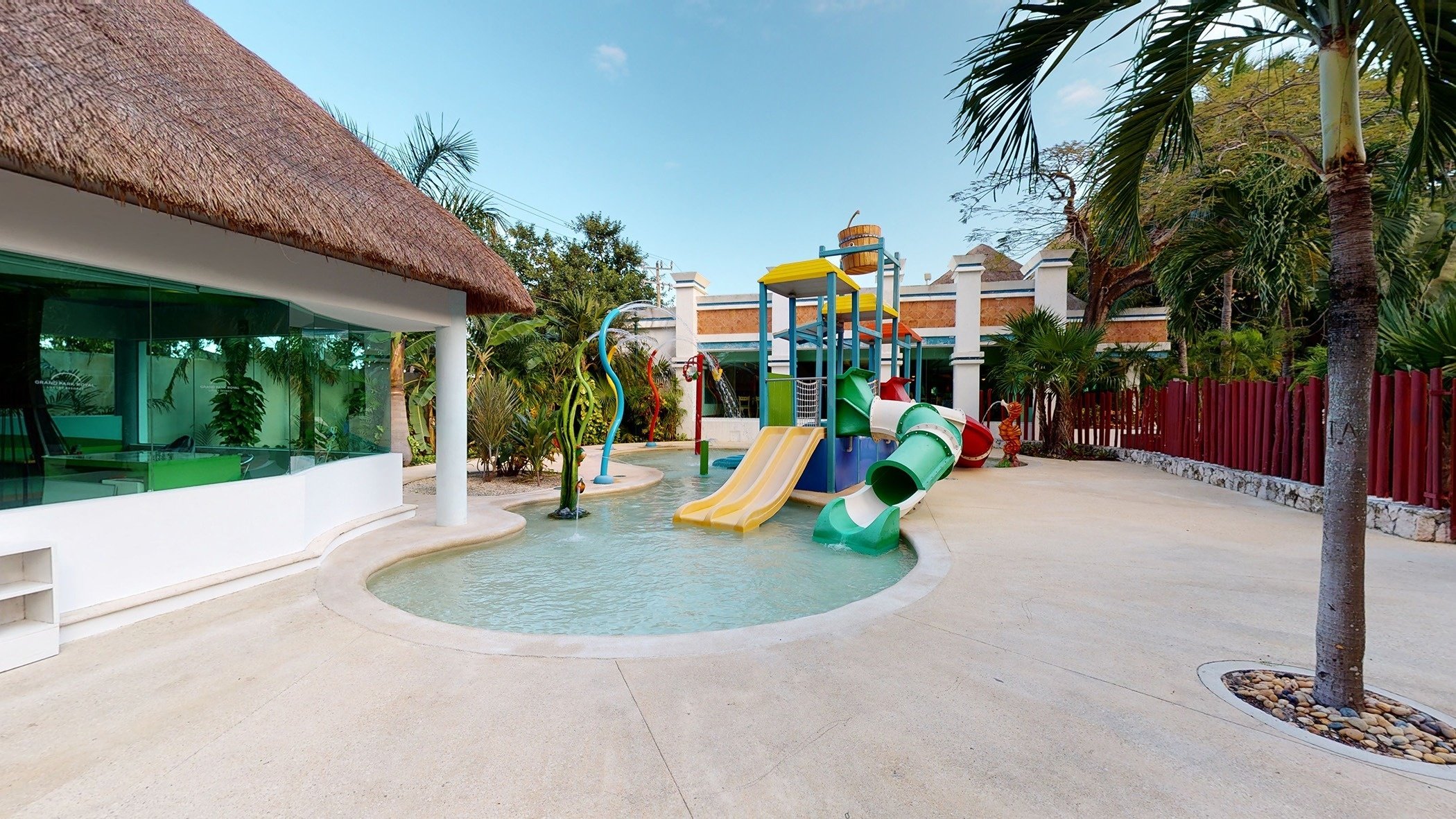 Visão geral do parque aquático e instalações do Park Royal Grand Cozumel, México