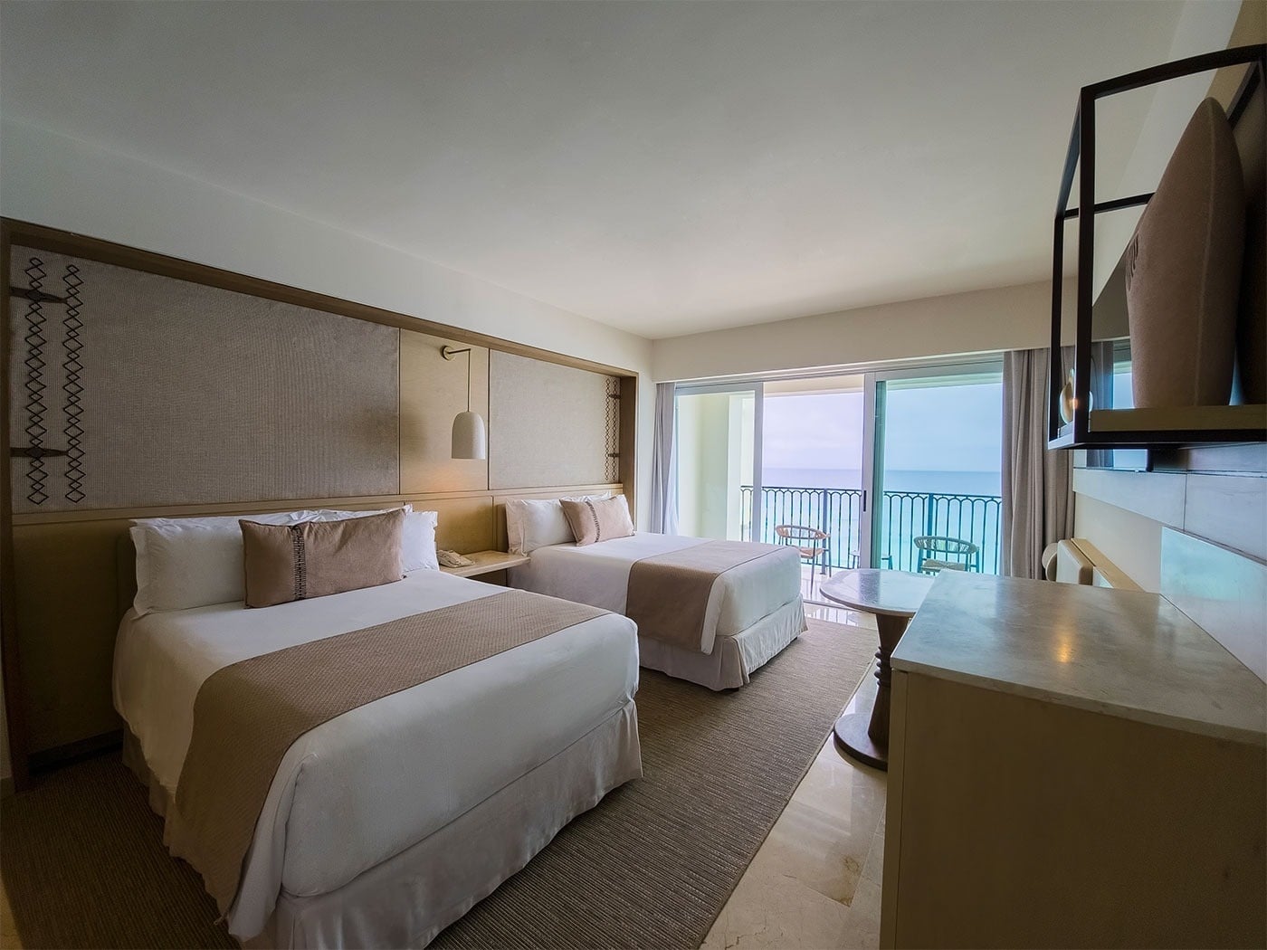 Suite Royal Select en Grand Park Royal Cancún con vistas al mar Caribe.