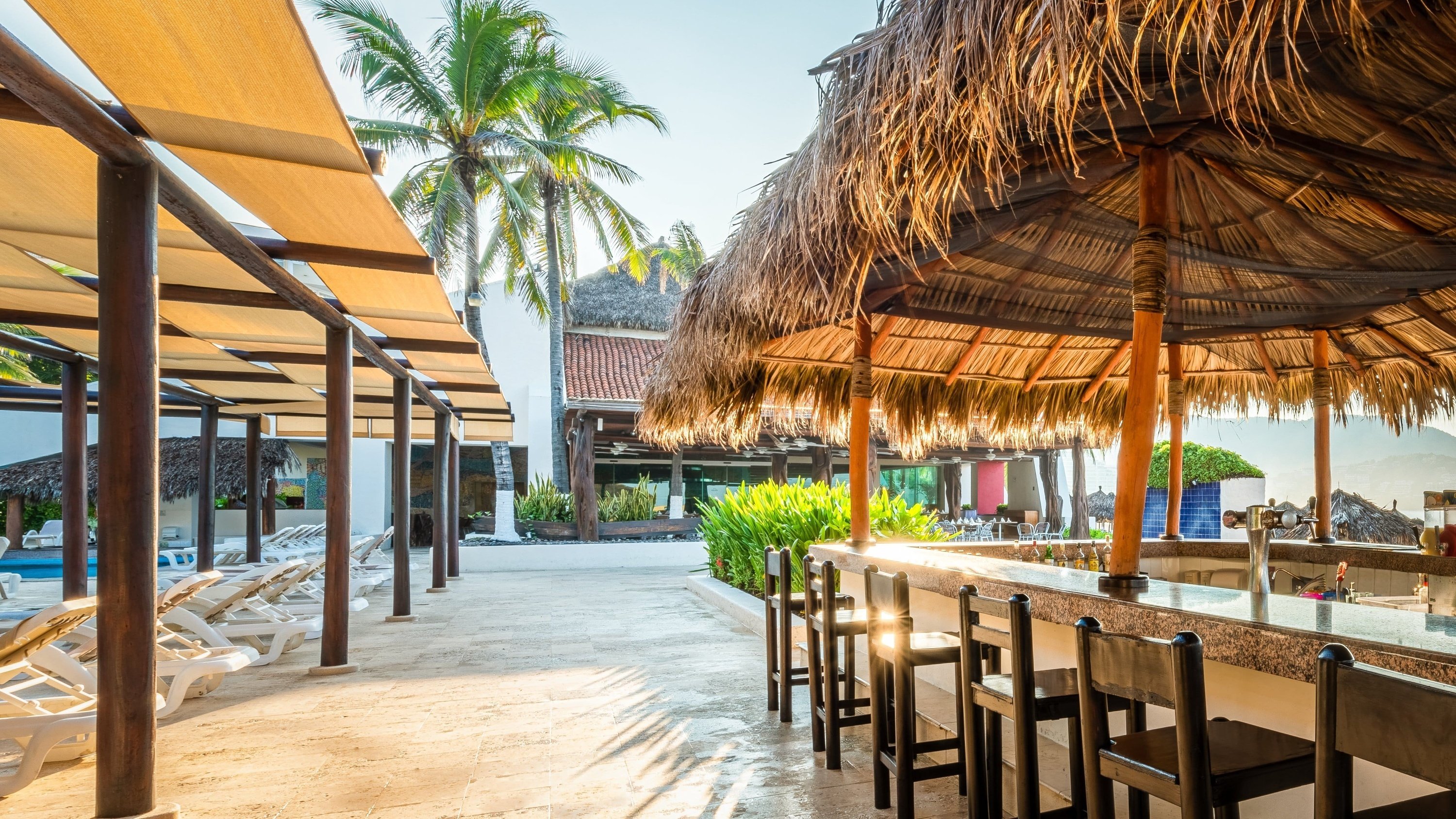 Barracuda Bar with palm roof where you can enjoy national and international drinks