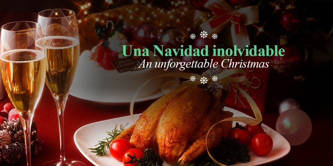 una tarjeta de navidad con una familia en la playa de grand park royal cancun