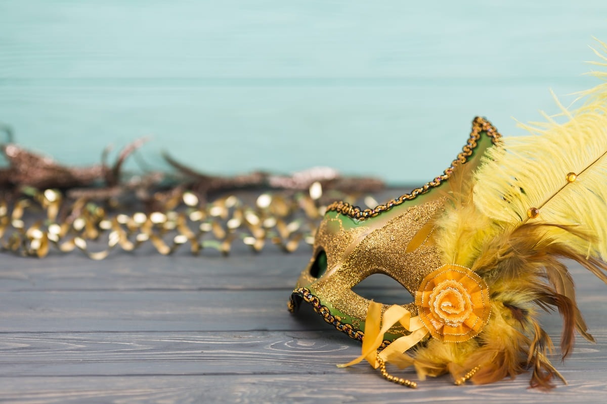 Desfile colorido e festivo durante o tradicional Carnaval de Cozumel