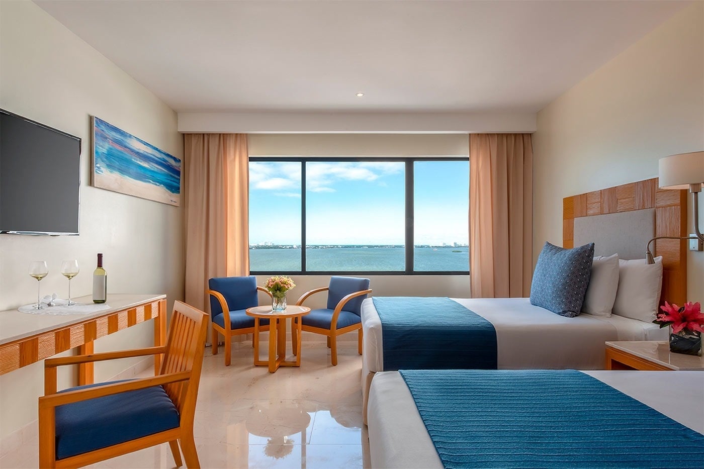 Habitación Hotel Park Royal Beach Cancún con vista al mar Caribe Mexicano.