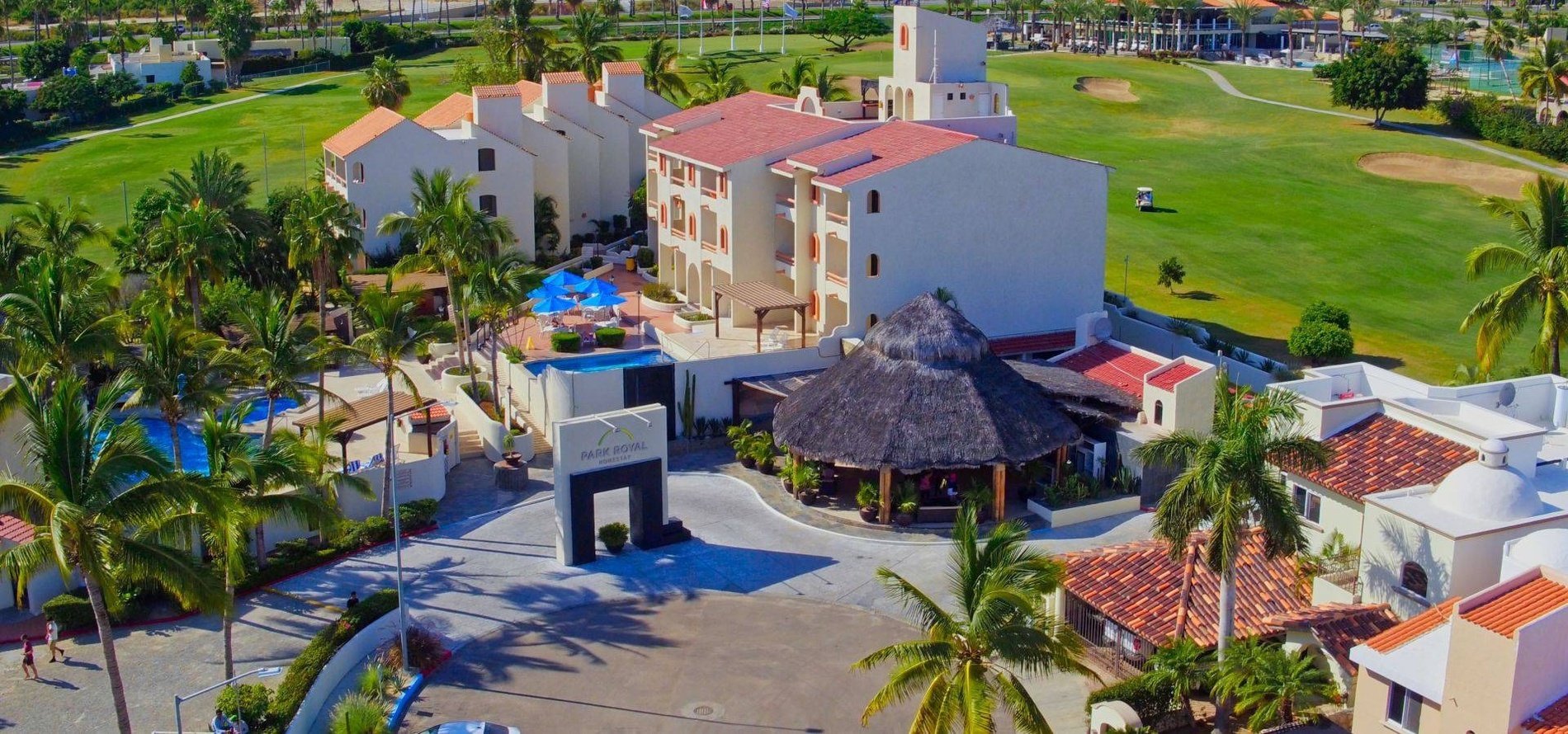 Panoramic view of the entrance and facilities of Homestay Los Cabos in Baja California Sur