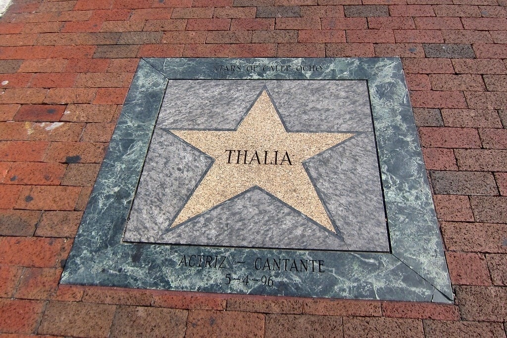 estrella de Thalia en el paseo de la fama latino