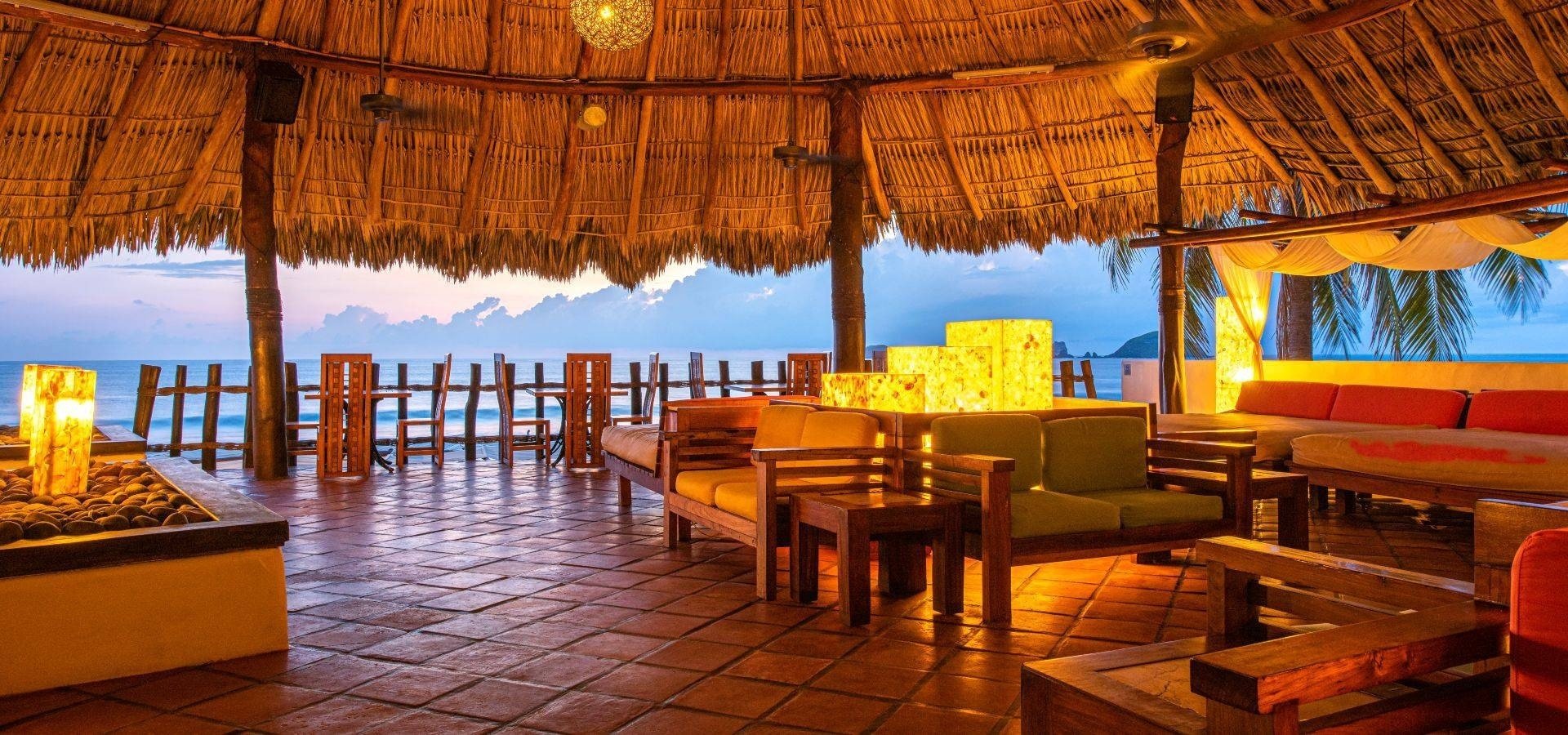 Area with armchairs and chairs to relax with views of the sea of the Hotel Park Royal Beach Ixtapa
