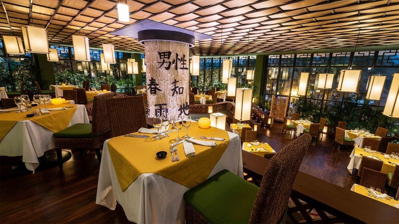 Elegant dining room at Hotel Grand Park Royal Cancun. Book your stay for a memorable Caribbean experience.