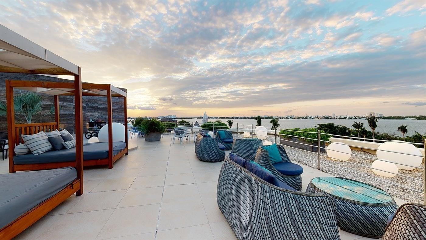 Hotel Grand Park Royal Cancun: Rooftop lounge with ocean views & daybeds. Official Website.