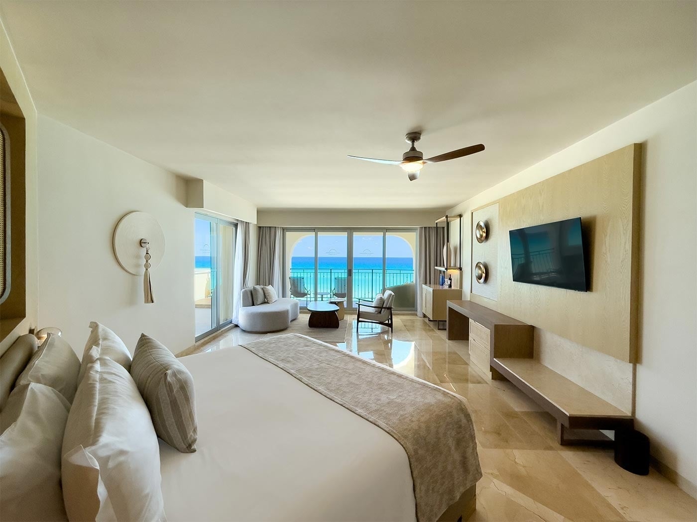 Hotel Grand Park Royal Cancun: Oceanfront suite with king bed, seating area, and balcony.