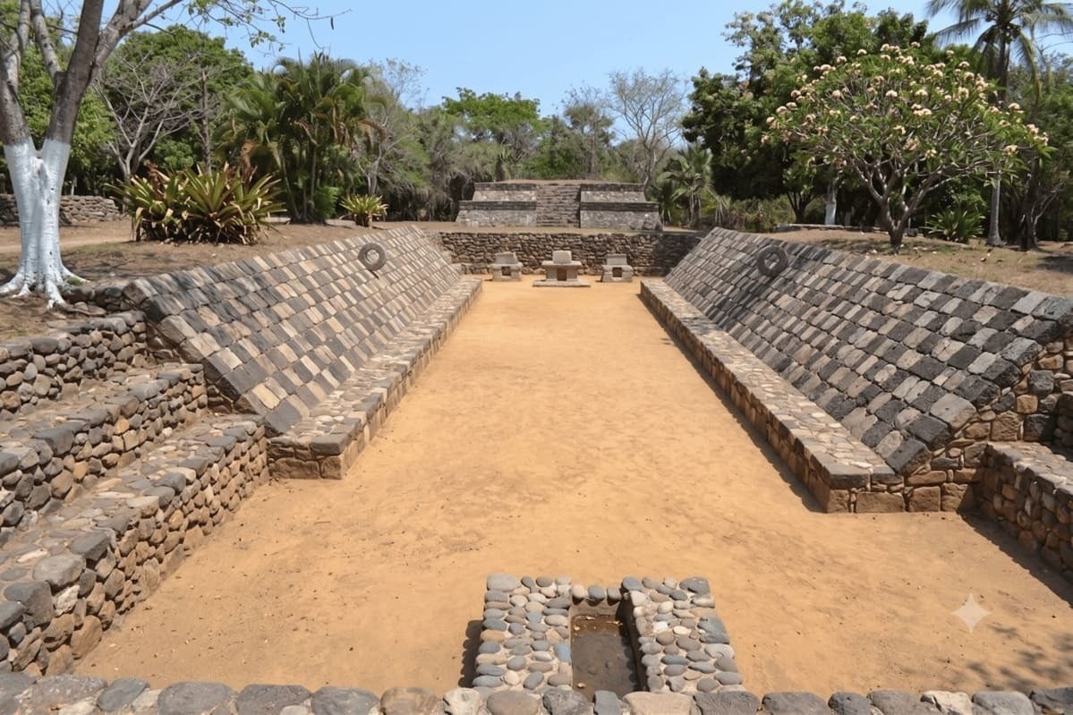 Cancha prehispánica, sitio arqueológico y pirámides.
