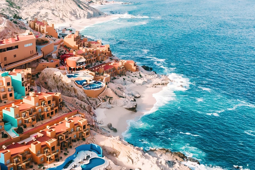 Park Royal: Club Regina Los Cabos, resort de lujo junto al mar con piscinas.