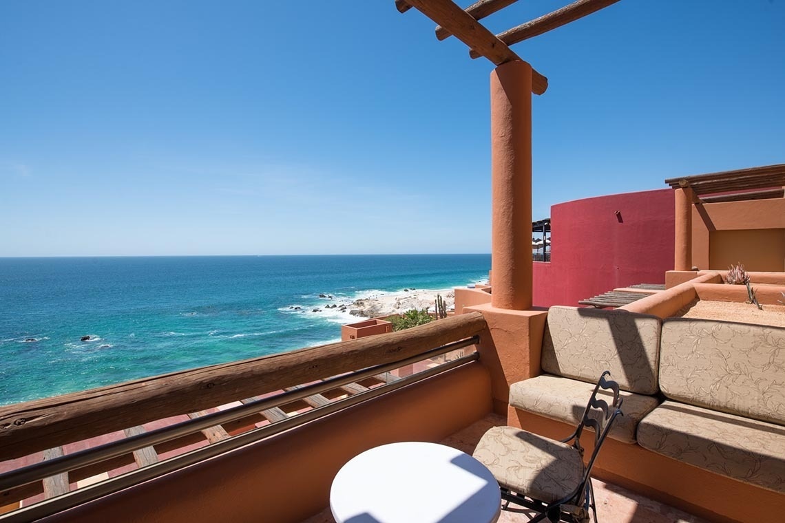Terraza con vista al mar en Park Royal: Club Regina Los Cabos.