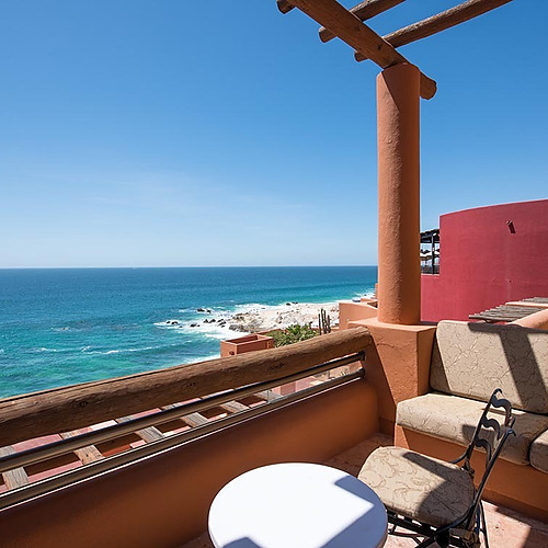 Terraza de Park Royal: Club Regina Los Cabos con vista al mar azul turquesa.