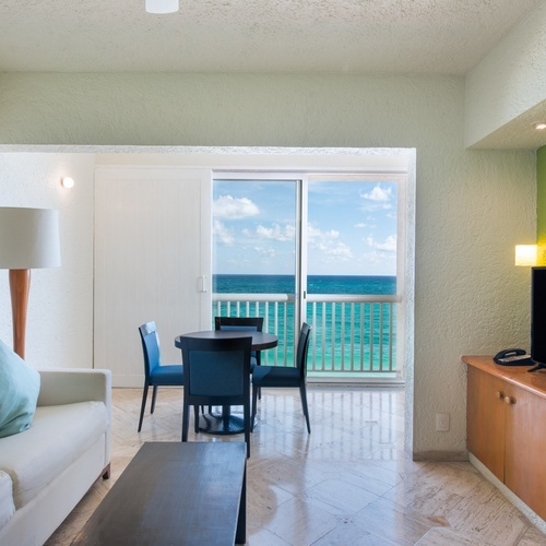 Comedor en Park Royal: Club Regina Cancún con vista al mar Caribe.