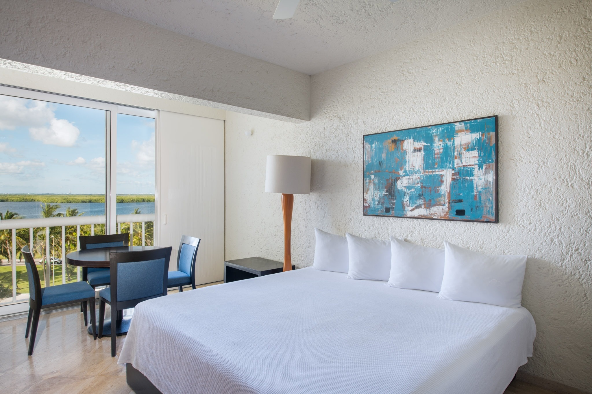 King bedroom with ocean view at Park Royal: Club Regina Cancun.