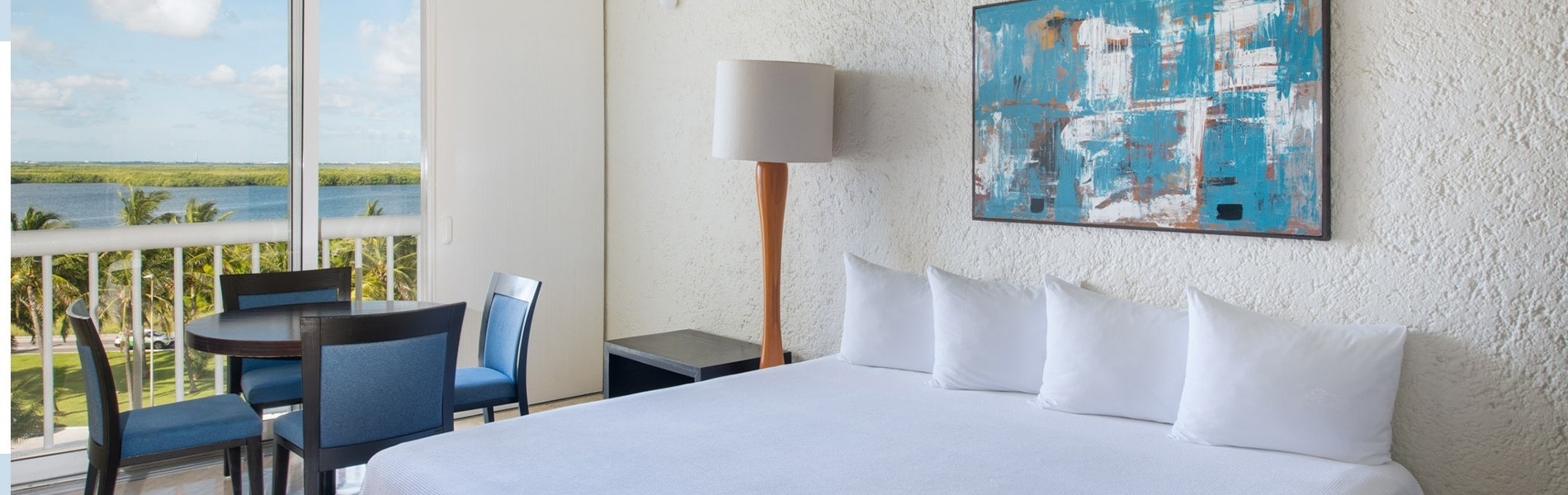 Park Royal: Club Regina Cancun hotel room with sea view, bed, and dining area.