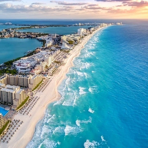 Park Royal: Club Regina Cancún, vista aérea de hoteles frente al mar y playa turquesa.