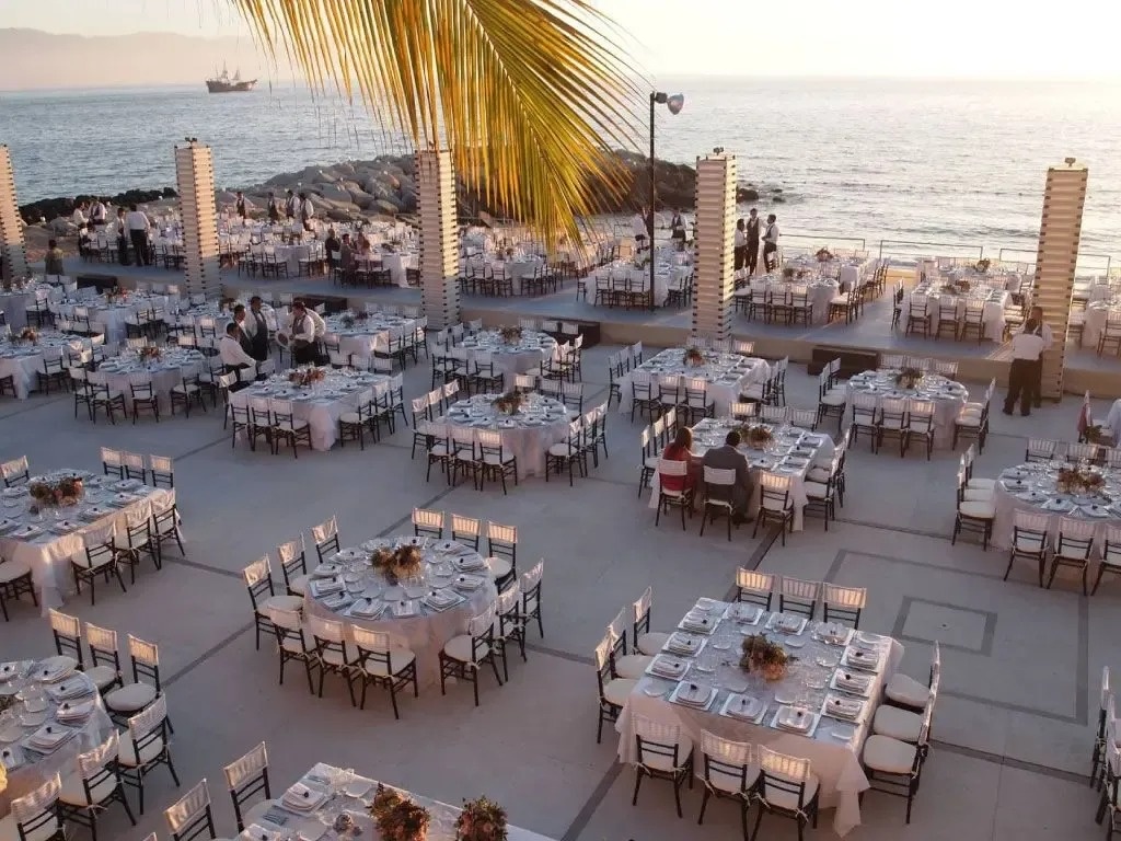 Park Royal: Club Regina Puerto Vallarta: cena al aire libre junto al mar.