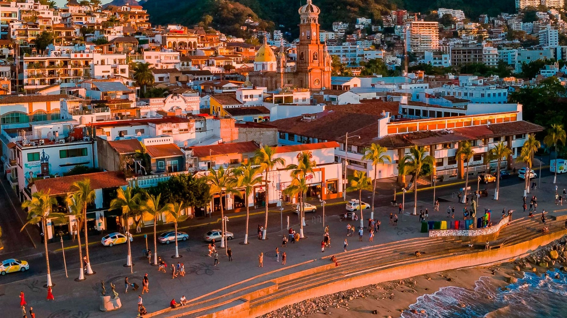 Disfruta de vistas de Puerto Vallarta desde Park Royal: Club Regina.