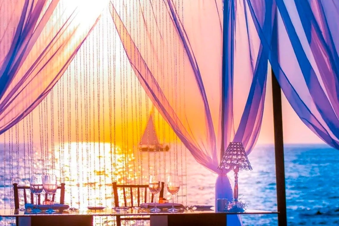 Cena romántica frente al mar en Park Royal: Club Regina Puerto Vallarta